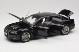 Audi A8L D3 W12 Phantom Black Kyosho 1:18 5011008125 Metal - imagem 2 de 8