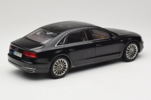 Audi A8L D3 W12 Phantom Black Kyosho 1:18 5011008125 Metal - imagem 3 de 8