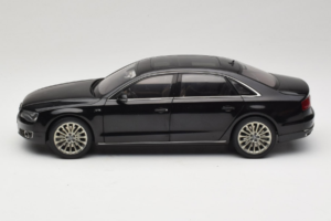 Audi A8L D3 W12 Phantom Black Kyosho 1:18 5011008125 Metal - imagem 4 de 8