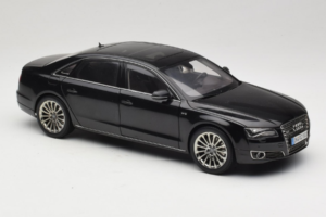 Audi A8L D3 W12 Phantom Black Kyosho 1:18 5011008125 Metal - imagem 6 de 8