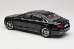 Audi A8L D3 W12 Phantom Black Kyosho 1:18 5011008125 Metal - imagem 7 de 8