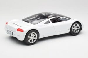 Audi Avus Quattro Alpine White Revell 1:18 08913 Metal - imagem 3 de 8