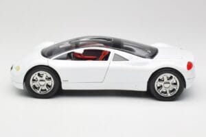 Audi Avus Quattro Alpine White Revell 1:18 08913 Metal - imagem 4 de 8