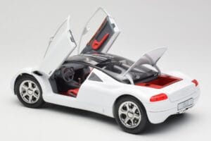 Audi Avus Quattro Alpine White Revell 1:18 08913 Metal - imagem 5 de 8