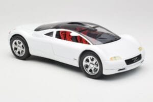 Audi Avus Quattro Alpine White Revell 1:18 08913 Metal - imagem 6 de 8