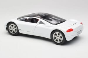 Audi Avus Quattro Alpine White Revell 1:18 08913 Metal - imagem 7 de 8