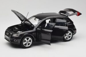 Audi Q5 8R Lava Grey Kyosho 1:18 09242LG Metal - imagem 2 de 8