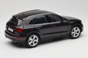 Audi Q5 8R Lava Grey Kyosho 1:18 09242LG Metal - imagem 3 de 8