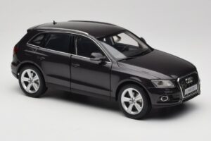 Audi Q5 8R Lava Grey Kyosho 1:18 09242LG Metal - imagem 6 de 8