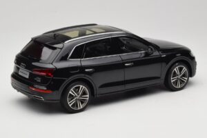 Audi Q5L FY Preto Paudi Model 1:18 26732 Metal - imagem 3 de 8