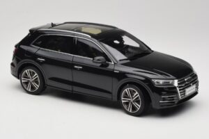 Audi Q5L FY Preto Paudi Model 1:18 26732 Metal - imagem 6 de 8