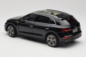 Audi Q5L FY Preto Paudi Model 1:18 26732 Metal - imagem 7 de 8