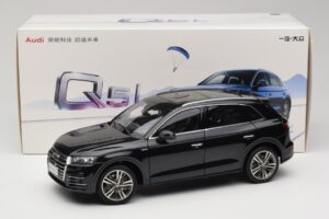 Audi Q5L FY Preto Paudi Model 1:18 26732 Metal - imagem 8 de 8