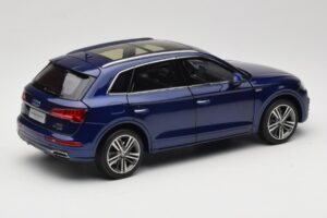Audi Q5L FY Azul Paudi Model 1:18 33729 Metal - imagem 3 de 8