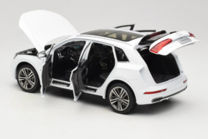 Audi Q5L FY Branco Paudi Model 1:18 30694 Metal - imagem 5 de 8