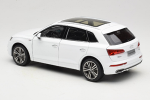 Audi Q5L FY Branco Paudi Model 1:18 30694 Metal - imagem 7 de 8