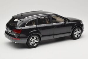 Audi Q7 4L Lava Grey Minichamps 1:18 5010507625 Metal - imagem 3 de 8