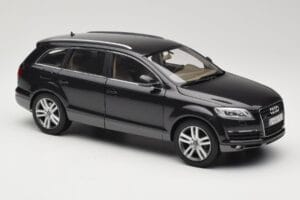 Audi Q7 4L Lava Grey Minichamps 1:18 5010507625 Metal - imagem 6 de 8