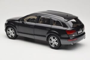 Audi Q7 4L Lava Grey Minichamps 1:18 5010507625 Metal - imagem 7 de 8