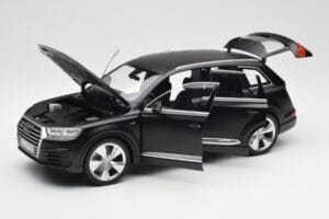 Audi Q7 4M Preto Mate Minichamps 1:18 110014001 Metal - imagem 2 de 8