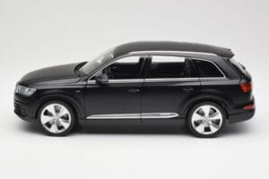 Audi Q7 4M Preto Mate Minichamps 1:18 110014001 Metal - imagem 4 de 8