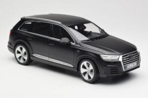Audi Q7 4M Preto Mate Minichamps 1:18 110014001 Metal - imagem 6 de 8