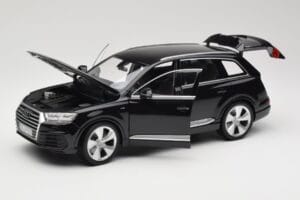 Audi Q7 4M Orca Black Minichamps 1:18 5011407625 Metal - imagem 2 de 8