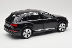 Audi Q7 4M Orca Black Minichamps 1:18 5011407625 Metal - imagem 3 de 8