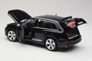 Audi Q7 4M Orca Black Minichamps 1:18 5011407625 Metal - imagem 5 de 8