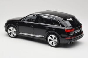 Audi Q7 4M Orca Black Minichamps 1:18 5011407625 Metal - imagem 7 de 8