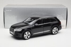 Audi Q7 4M Orca Black Minichamps 1:18 5011407625 Metal - imagem 8 de 8