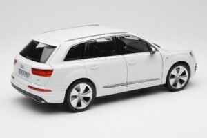 Audi Q7 4M Branco Minichamps 1:18 110014000 Metal - imagem 3 de 8