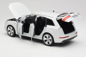 Audi Q7 4M Branco Minichamps 1:18 110014000 Metal - imagem 5 de 8
