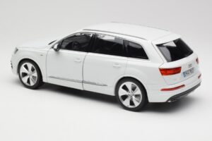 Audi Q7 4M Branco Minichamps 1:18 110014000 Metal - imagem 7 de 8