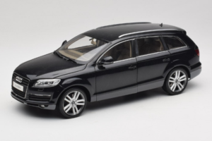 Audi Q7 Preto Kyosho 1:18 09221BK Metal