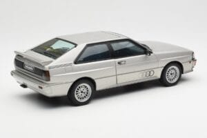 Audi Quattro LWB Prata AUTOart 1:18 70303 Metal - imagem 3 de 8