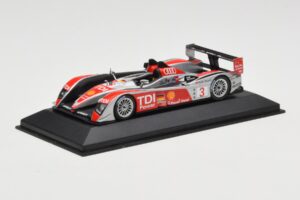 Audi R10 TDI LMP1 #3 L. Luhr / A. Premat / M. Rockenfeller 24 Hours of Le Mans 2008 Minichamps 1:43 400089903 Metal - imagem 2 de 4