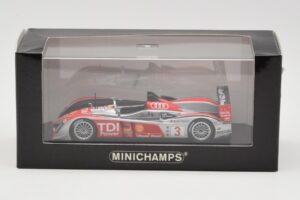 Audi R10 TDI LMP1 #3 L. Luhr / A. Premat / M. Rockenfeller 24 Hours of Le Mans 2008 Minichamps 1:43 400089903 Metal - imagem 4 de 4