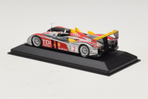 Audi R10 TDI LMP1 #2 R. Capello / T. Kristensen 2007 Minichamps 1:43 400071602 Metal - imagem 3 de 4