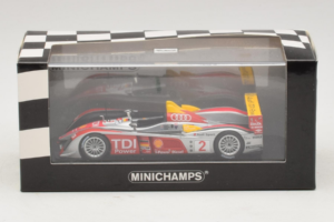 Audi R10 TDI LMP1 #2 R. Capello / T. Kristensen 2007 Minichamps 1:43 400071602 Metal - imagem 4 de 4