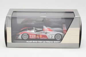 Audi R10 TDI LMP1 #2 R. Capello / T. Kristensen / A. McNish 24 Hours of Le Mans 2007 Minichamps 1:43 5020700223 Metal - imagem 4 de 4