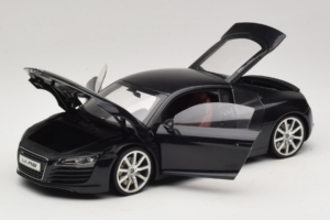 Audi R8 Preto Kyosho 1:18 09213BK Metal - imagem 2 de 8