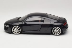 Audi R8 Preto Kyosho 1:18 09213BK Metal - imagem 4 de 8