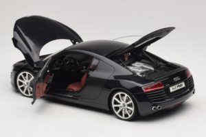 Audi R8 Preto Kyosho 1:18 09213BK Metal - imagem 5 de 8