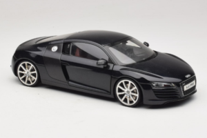 Audi R8 Preto Kyosho 1:18 09213BK Metal - imagem 6 de 8