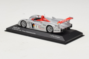Audi R8 LMP #1 F. Biela / E. Pirro / T. Kristensen 24 Hours of Le Mans Winner 2001 Minichamps 1:43 400011201 Metal - imagem 3 de 4