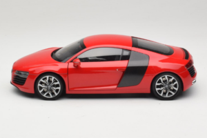 Audi R8 Vermelho Kyosho 1:18 09213R Metal - imagem 4 de 8