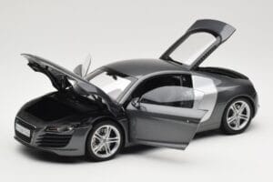 Audi R8 Type 42 4.2 Daytona Grey Kyosho 1:18 5010618425 Metal - imagem 2 de 8