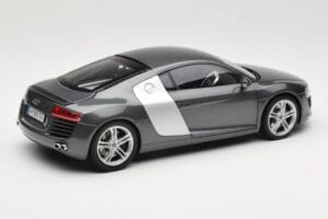 Audi R8 Type 42 4.2 Daytona Grey Kyosho 1:18 5010618425 Metal - imagem 3 de 8