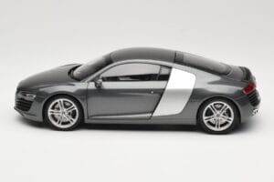 Audi R8 Type 42 4.2 Daytona Grey Kyosho 1:18 5010618425 Metal - imagem 4 de 8